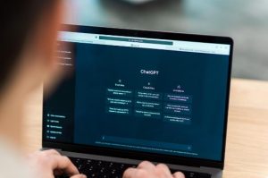 Чат-боты для образовательных платформ: помощь студентам и вовлечение